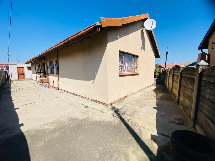 3 Bedroom Property for Sale in Zamdela Free State